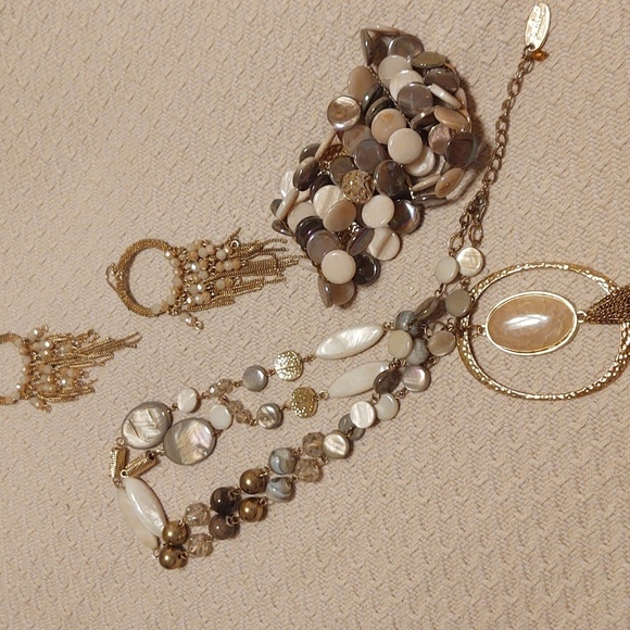 Jules B Beaded Necklace and bracelet bundle with earrings - Picture 10 of 10
